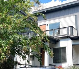 Building Photo - 1566 New St