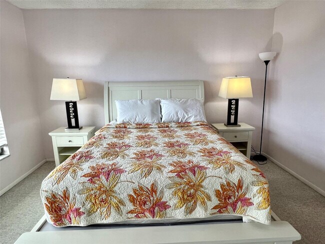 Building Photo - 3000 N Palm Aire Dr