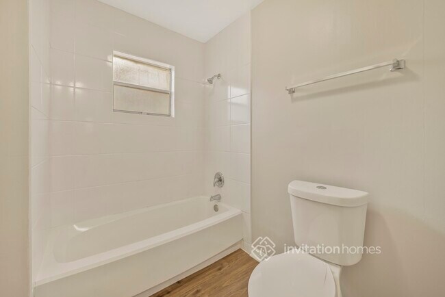 Building Photo - 10425 Kingbrook Ln