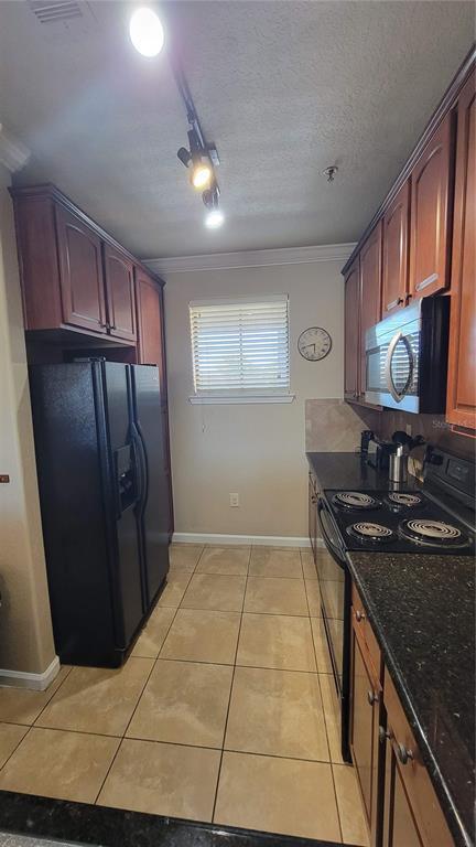 Building Photo - 914 Charo Pkwy