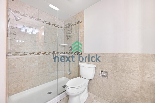 Building Photo - Lake Sammamish View Home with Spacious Decks in Prime Bellevue Location