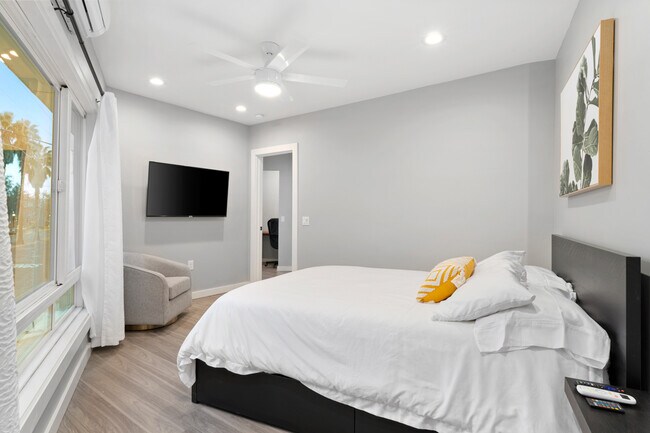 Building Photo - 3228 Broadway