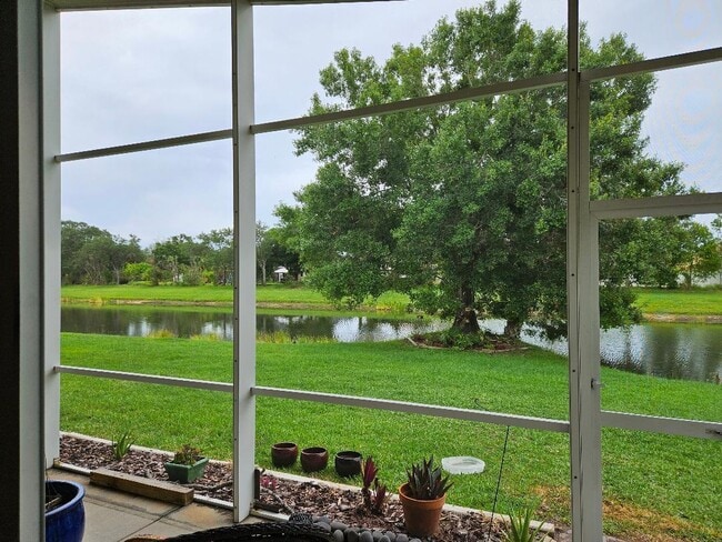 Building Photo - 552 Calamondin Way SW