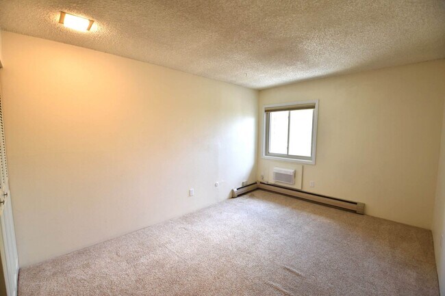 Building Photo - 3 Bedroom, 2 Bathroom Penthouse Condo in North Boulder.