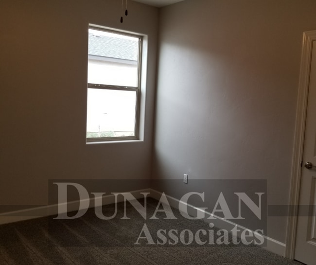 Building Photo - 401 Baler Ln