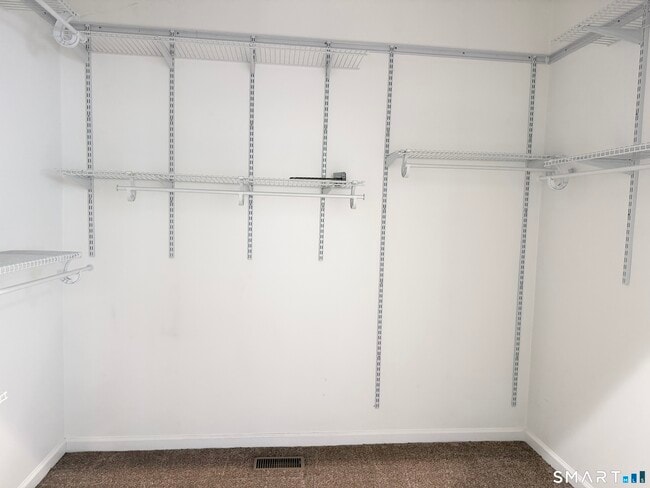 Building Photo - 103 Pond Hill Rd