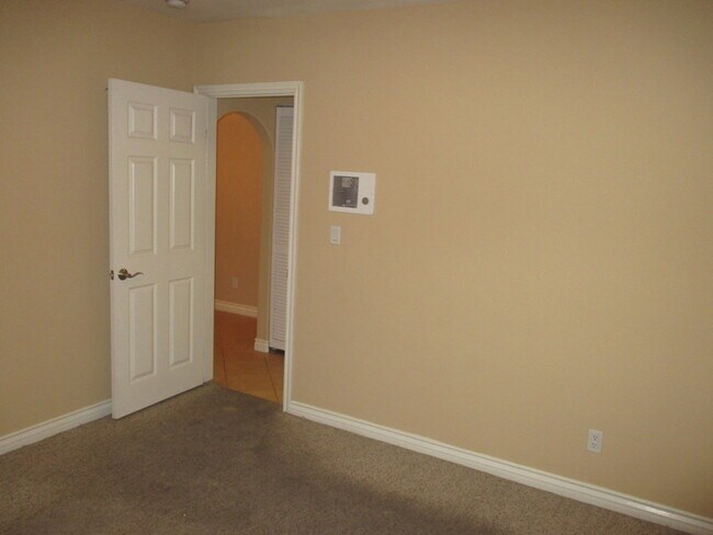 Building Photo - TEMECULA ST- BEAUTIFUL CONDO W/ VIEWS, IN-UNIT W/D, TILE FLOORING