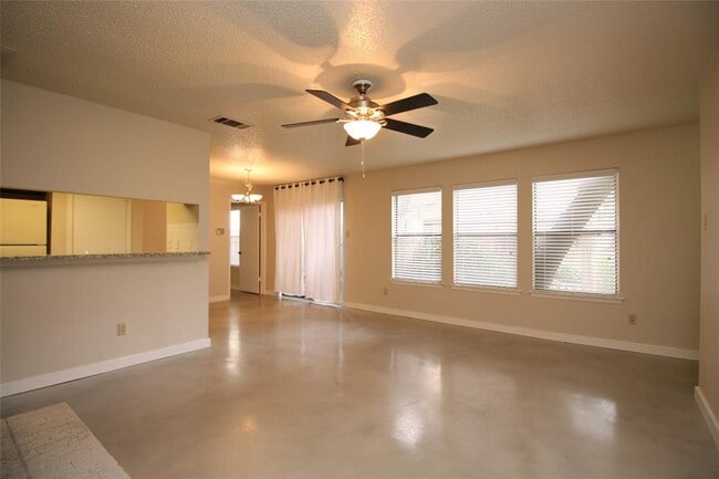 Building Photo - 7825 Beauregard Cir