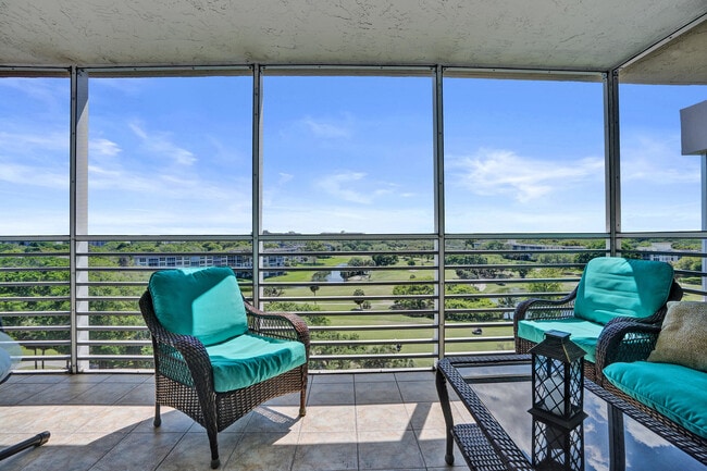 Building Photo - 3520 Oaks Way