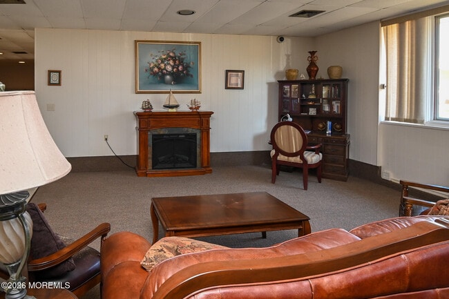Building Photo - 341B Canterbury Ct
