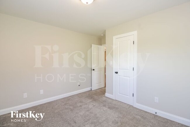 Building Photo - 438 Garland Dr