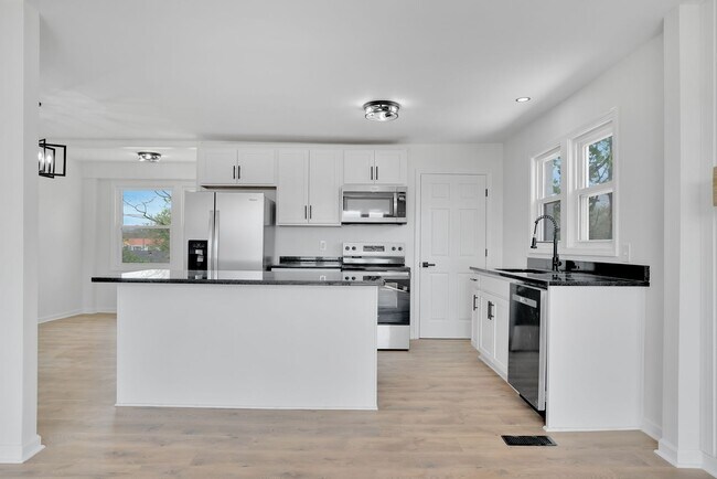 Building Photo - Like New! Fully Renovated 3BR Home | Move-In Ready | Large Lot