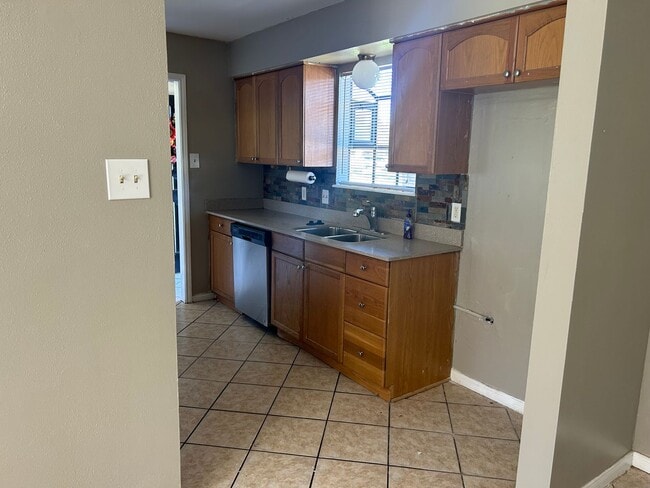 Building Photo - 7101 Premont Dr