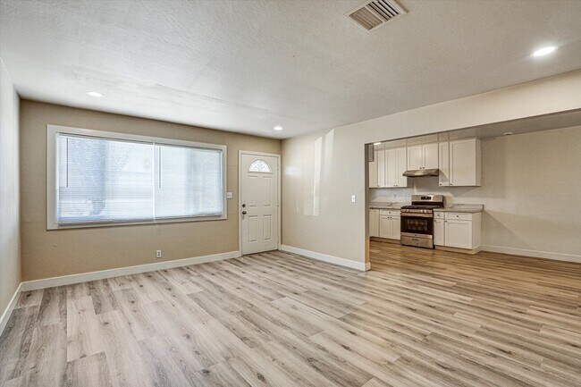Building Photo - Beautifully Renovated 4 Bedroom Home with 3 Full Bathrooms!