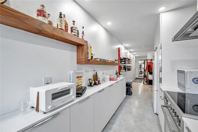 Building Photo - 224 6th Ave N