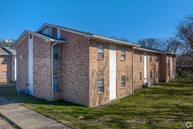 Building Photo - 520 Laredo St