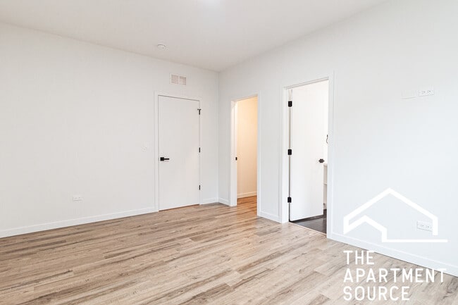 Building Photo - 1428 W Jonquil Terrace