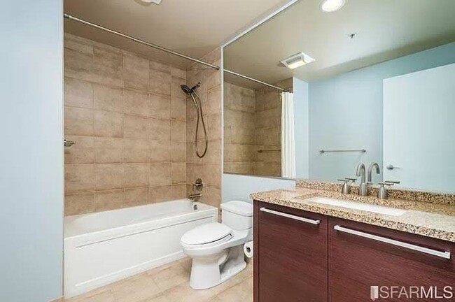 Building Photo - Luxury Corner Unit in Rincon Hill: 2 Bed/2...