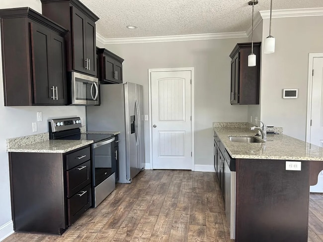 Building Photo - FALL MOVE-IN SPECIAL: 50% OFF 1st MONTH'S ...