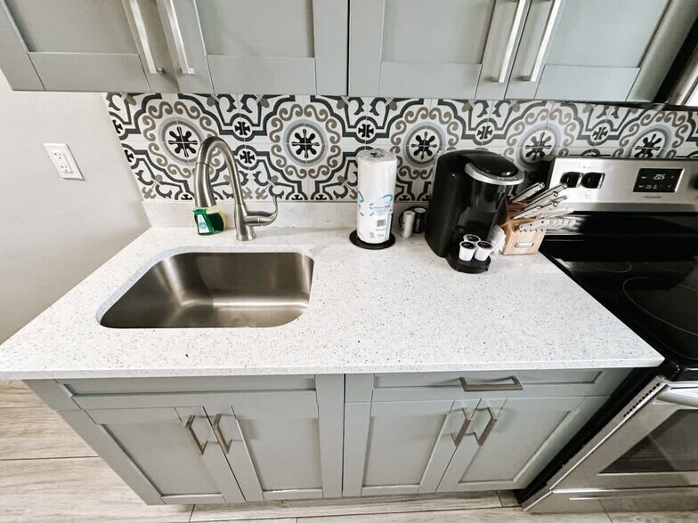 Building Photo - 50 Davie Blvd