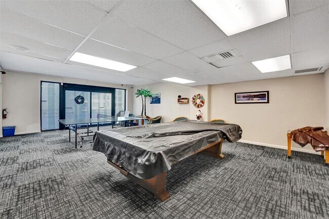 Building Photo - 1149 Hillsboro Mile