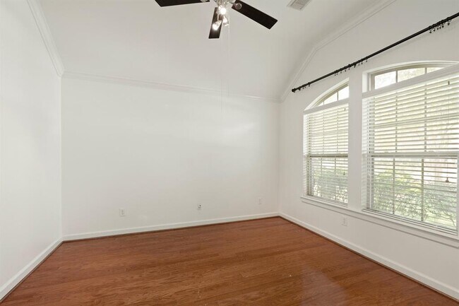 Building Photo - 9007 Painted Daisy Ln