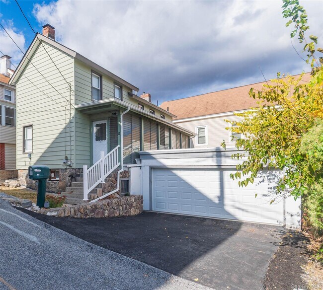 Primary Photo - 30 Tobins Ln