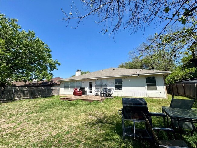 Building Photo - 1208 Leah Ln