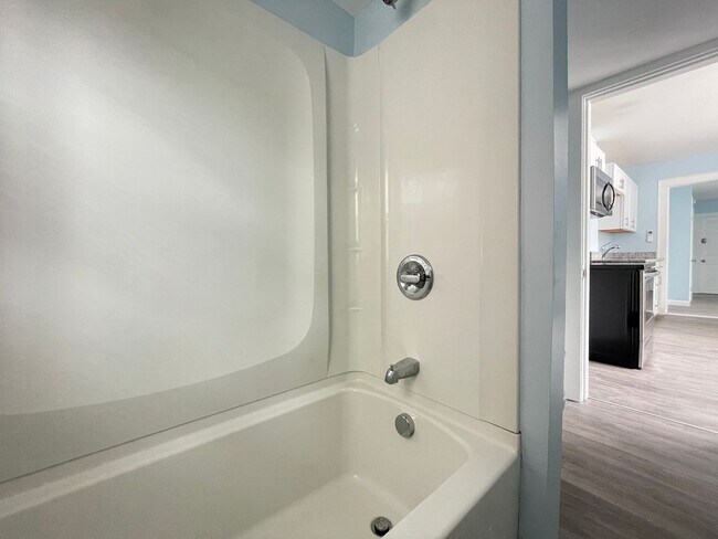 Building Photo - 9 Oak St