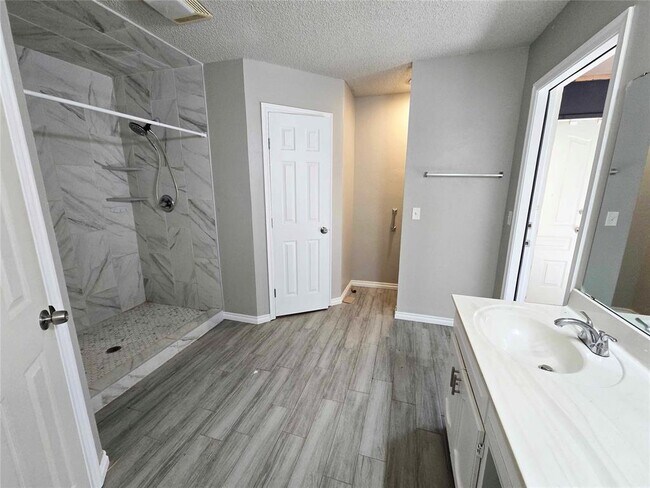 Building Photo - 217 Cypress Dr