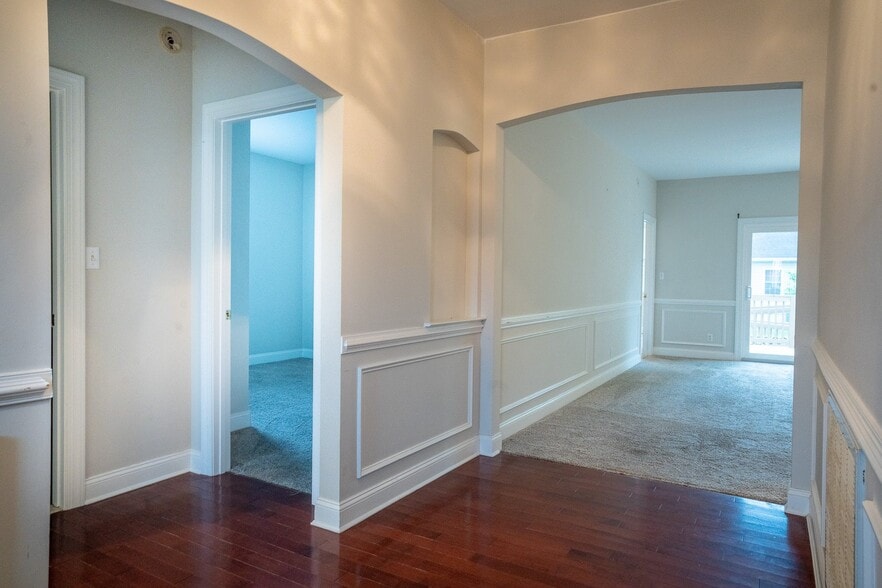 Building Photo - 204 Henrys Mill Dr
