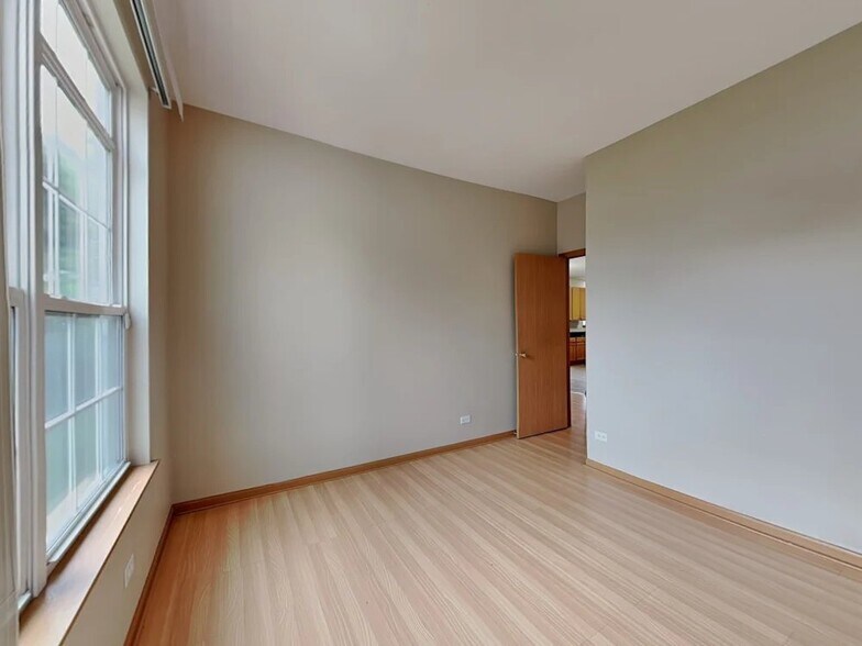Building Photo - 10880 Grand Canyon Ave