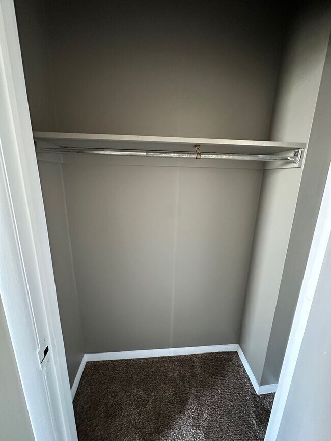 Building Photo - 820 York St