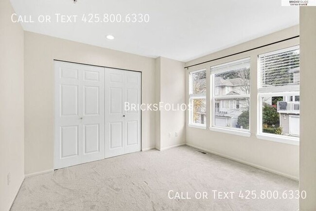 Building Photo - Prime Bellevue Location – Parkside Townhom...