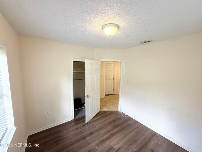 Building Photo - 2052 Navaho Ave
