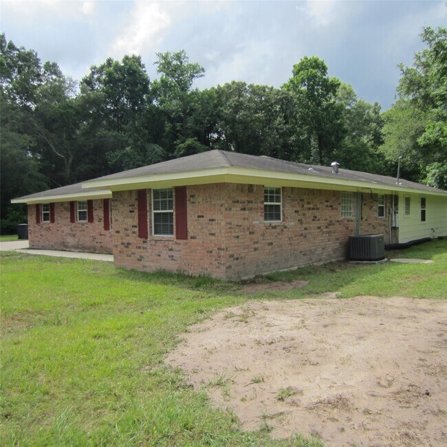 Building Photo - 18675 Ferne Dr