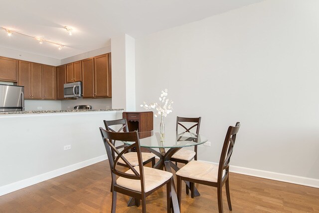 Building Photo - 1901 S Calumet Ave