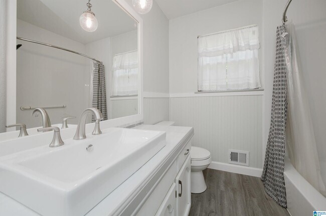 Building Photo - 1440 Hickory Ln