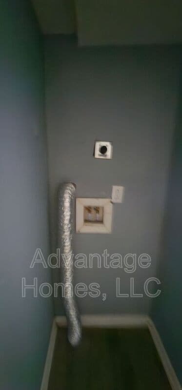 Building Photo - 704 N 70th St