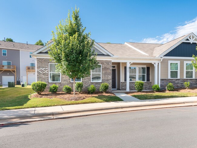 Building Photo - Lovely 3 Bed 3 Full Bath Townhome in Waxhaw!