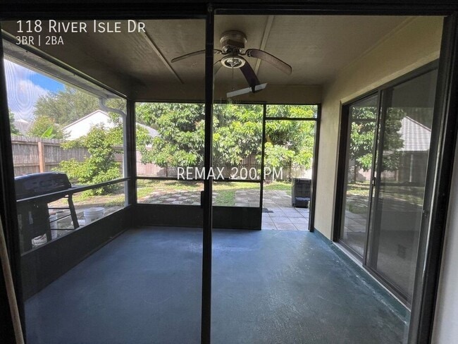 Building Photo - 118 River Isle Dr