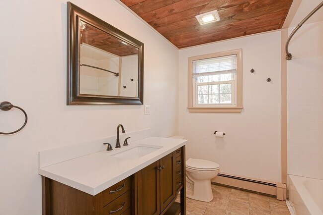 Building Photo - 110 Oswego St