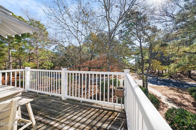 Building Photo - 2537 St James Dr SE