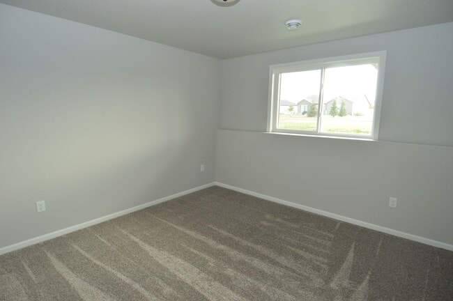 Building Photo - Beautiful 4 bed 2 bath Townhome for rent!