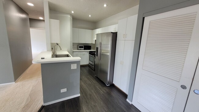 Building Photo - Centrally Located 2bd, 2bath, 2 pkg 1176sqft unit $2900