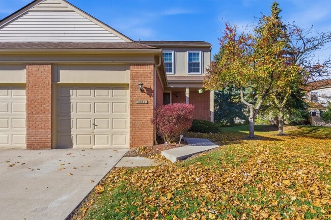 Building Photo - 3084 Village Cir