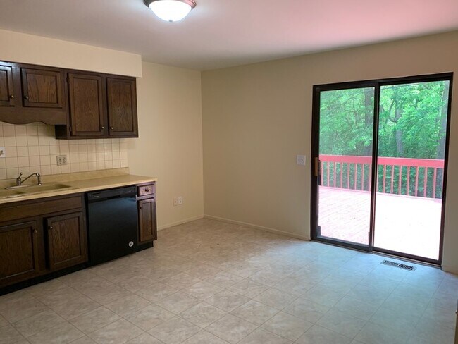 Building Photo - 217 Eisenhower Dr
