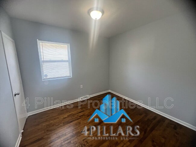 Building Photo - 2612 Vine Ct