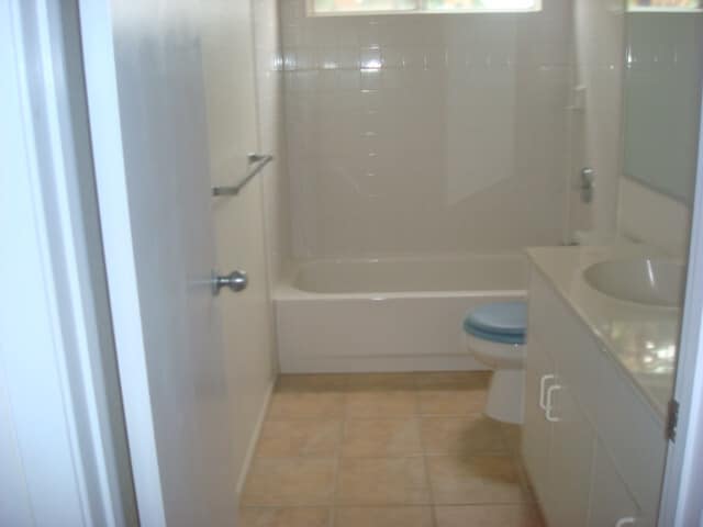 Building Photo - Single Family 4 bedroom 3 bath single family home