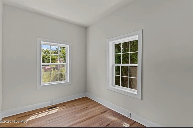 Building Photo - House